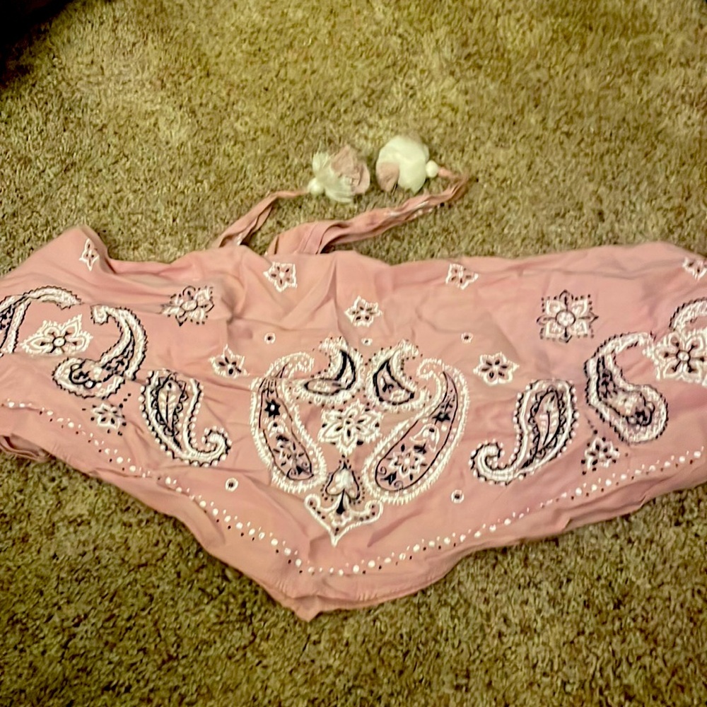 American Eagle bandanna top light pink size small